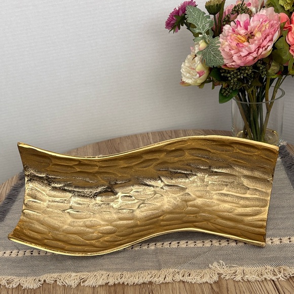 Rectangular Gold Textured Decorative Bowl - Picture 3 of 8